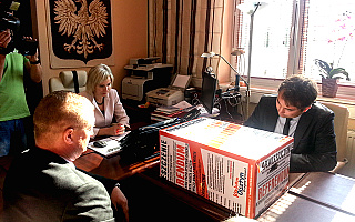 Przekazano podpisy ws. referendum w Olsztynie