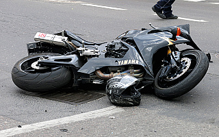 Tragiczny wypadek na DK 63 w Piszu. Nie żyje motocyklista. Policja zorganizowała objazd