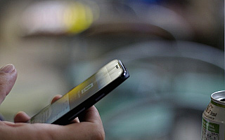 Policja apeluje: uważajmy na oszustów SMS-owych. Ich ofiarami padają głównie osoby starsze