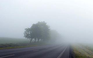 Mgły i zamglenia utrudniają jazdę. Uważajcie na drogach