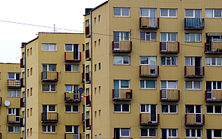 Tragiczny wypadek w Elblągu. Nie żyje kobieta, która wypadła z okna na 7. piętrze