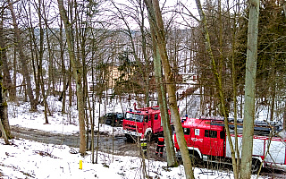 Przypadkowi kierowcy zaalarmowali strażaków o pożarze domu w Mrągowie