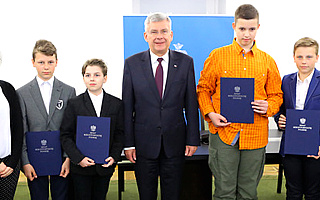 Uczniowie z Warmii i Mazur odebrali nagrody w konkursie wiedzy o Senacie