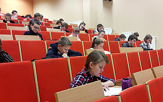 Dzieci Polonii z Irlandii, Ukrainy i Litwy uczą się matematyki na UWM w Olsztynie
