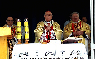 Modlitwa za zmarłych jest ważna przypominał arcybiskup Józef Górzyński