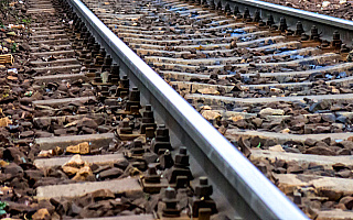 Kradł kruszywo i podkłady kolejowe z modernizowanej trasy Ełk-Pisz. Straty szacuje się na kilkanaście tysięcy złotych