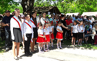 Uczniowie z Elgnówka koło Olsztynka uczcili 100-lecie niepodległości