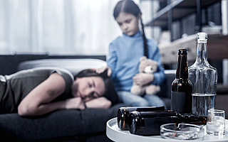 Alkohol i opieka nad dziećmi. Kolejne przypadki nieodpowiedzialności dorosłych