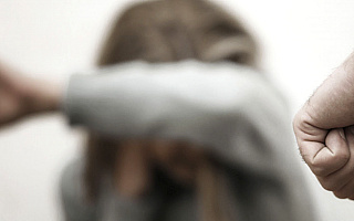 „Musimy poprawić los ofiar przemocy domowej”. Resort sprawiedliwości przedstawił nową ustawę, większe uprawnienia policji