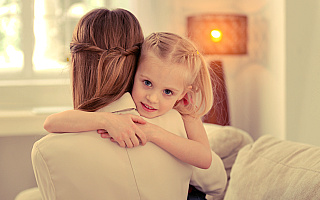 Porady psychologa: Jak wytłumaczyć małemu dziecku, dlaczego musi cały czas przebywać w domu?