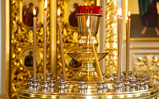 W cerkwiach odprawiane są uroczyste liturgie. Wierni obrządków wschodnich obchodzą dziś święto Matki Bożej Zielnej