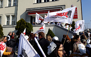 Kilkuset związkowców manifestowało w Olsztynie. NSZZ Solidarność domaga się podwyżek płac w sferze budżetowej