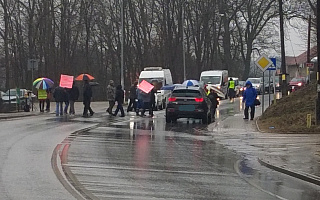 Utrudnienia w ruchu między Ełkiem a Oleckiem. Mieszkańcy protestują przeciwko niekompletnej przebudowie krajowej 65
