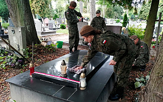 Oddali hołd walczącym o wolną Polskę. Terytorialsi sprzątali groby poległych podczas II Wojny Światowej