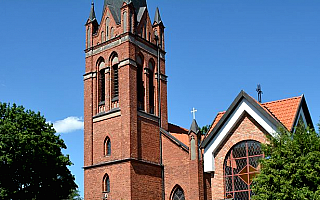Podejrzani w sprawie zniszczenia kościoła w Olecku wypuszczeni na wolność