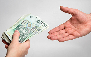Urzędy pracy wypłacają pieniądze przedsiębiorcom. Najwięcej wniosków o pomoc wypłynęło w Olsztynie
