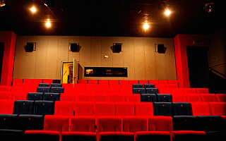Jedna sala i kilka tytułów do wyboru. Kino w Elblągu wznawia działalność. Będzie bez popcornu i napojów