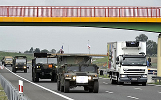 Kolumny wojskowe na drogach. Ciężki sprzęt pojawi się na trasie z Orzysza do Olsztyna