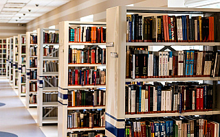 Biblioteka Elbląska otwarta mimo obostrzeń. Książki można wypożyczać na telefon
