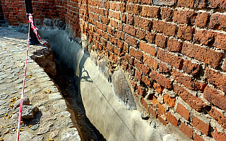 Zabytek odzyska dawny blask. Trwa remont średniowiecznych murów obronnych w Pasłęku