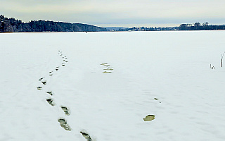 MOPR zbadał grubość lodu na jeziorach. „To nie wstyd mieć kamizelki ratunkowe i kolce”