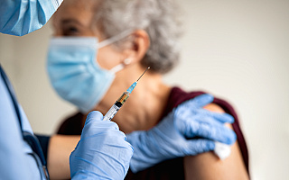 W Elblągu trwają szczepienia medyków i pensjonariuszy DPS-ów