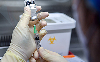 Trwają szczepienia funkcjonariuszy w kolejnych powiatach województwa warmińsko-mazurskiego