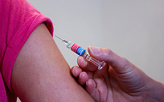 Prawie 63 tys. osób w regionie otrzymało szczepionkę przeciw COVID-19. W piątek pierwsze dawki przyjmą nauczyciele