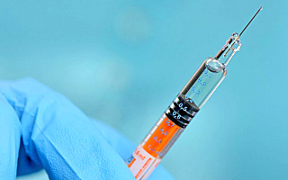 Wstrzymano weekendowe szczepienia w jednym z olsztyńskich szpitali. Około 600 osób dostanie preparat za kilka dni