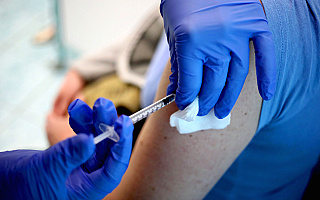 Olsztyn prowadzi szczepienia trzecią dawką preparatu przeciw COVID-19. Kto może z nich skorzystać?