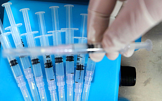 W Olsztynie rozpoczęto szkolenia diagnostów, fizjoterapeutów i farmaceutów, którzy będą szczepić przeciw COVID-19