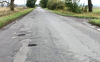 Powiat elbląski remontuje drogi dzięki wsparciu rządowego programu