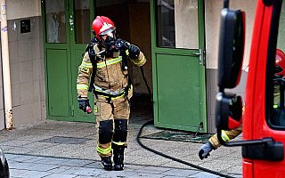 Pożar mieszkania w Elblągu. Jedna osoba jest ranna