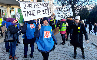 Urzędnicy miejscy protestowali w centrum Olsztyna. „Prezydent nas okłamywał”