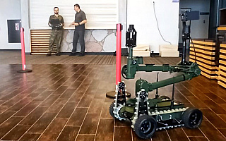 Na lotnisku w Szymanach będzie pracował robot pirotechniczny
