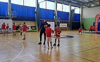 Utytułowany sportowiec zachęcał do trenowania koszykówki w elbląskiej szkole