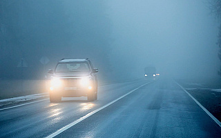 Uwaga! Silna mgła i gołoledź na drogach regionu
