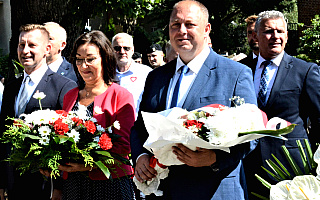 Mieszkańcy Ełku świętowali pod pomnikiem marszałka Piłsudskiego