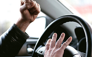 Agresywne zachowania na drogach. Kierowcy wysyłają coraz więcej zgłoszeń