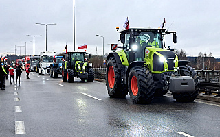 Rolnicy przedłużają protesty na S7