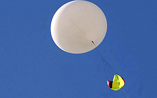 Biegli zbadali balony z napisami cyrylicą. „Nie są zagrożeniem dla naszego kraju”