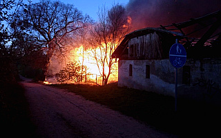 Nad ranem nad olsztyńskimi Jarotami unosiła się gęsta chmura dymu – paliła się stodoła w Bartągu