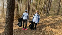 Sprzątanie okolic Jeziora Długiego w Olsztynie. Fot. I. Sałamacha