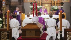 Uroczystości pogrzebowe arcybiskupa seniora Wojciecha Ziemby (27.04.2021)