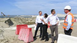 Prezydent A. Duda i premier M. Morawiecki na Mierzei Wiślanej