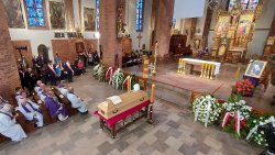 Uroczystości pogrzebowe arcybiskupa seniora Edmunda Piszcza (27-28.03.2022)