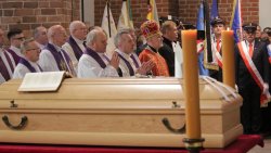 Uroczystości pogrzebowe arcybiskupa seniora Edmunda Piszcza (27-28.03.2022)