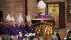 Uroczystości pogrzebowe arcybiskupa seniora Edmunda Piszcza (27-28.03.2022)