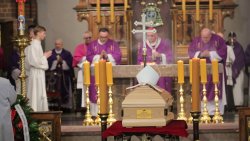 Uroczystości pogrzebowe arcybiskupa seniora Edmunda Piszcza (27-28.03.2022)