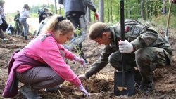 Sadzenie lasu na 70-lecie Radia Olsztyn
